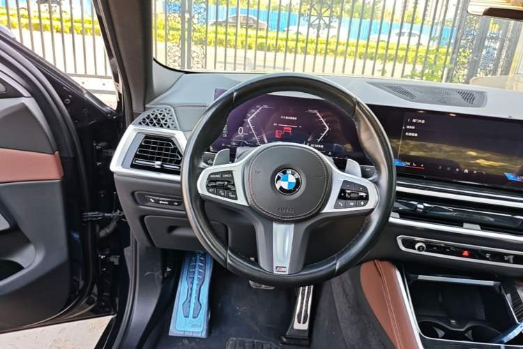 Used BMW X6 2023 xDrive40i M Sport Package Steering Wheel