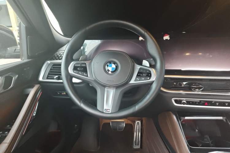 Used BMW X6 2023 xDrive40i Luxury Model with M Sport Package Steering Wheel