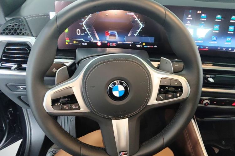 Used BMW X6 2023 xDrive40i Luxury Model with M Sport Package Steering Wheel