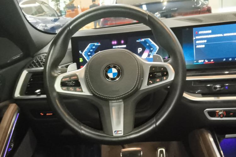 Used BMW X6 2023 xDrive40i Luxury Model with M Sport Package Steering Wheel