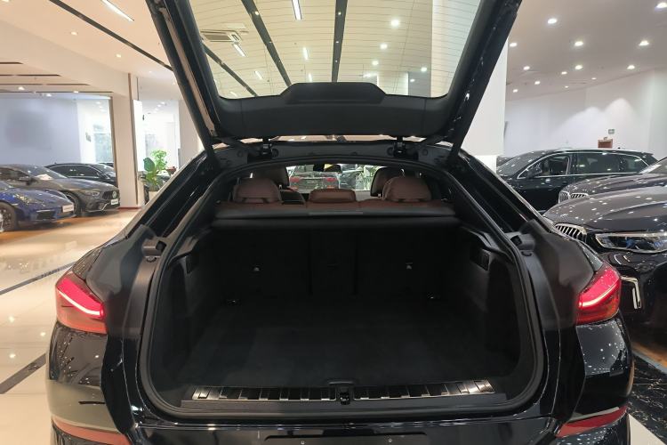 Used BMW X6 2023 xDrive40i Luxury Model with M Sport Package Trunk