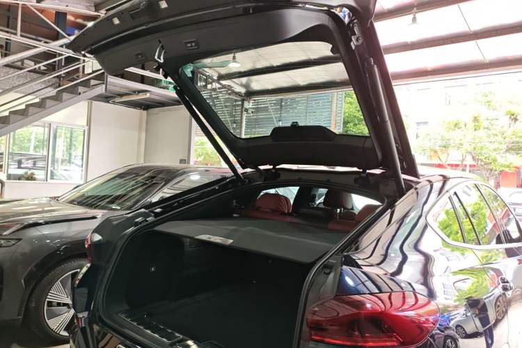 Used BMW X6 2023 xDrive40i M Sport Package Trunk