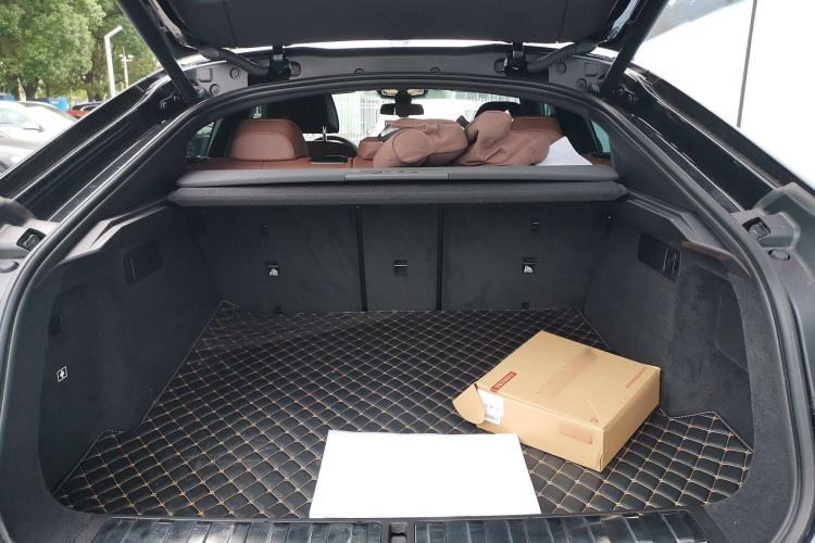 Used BMW X6 2023 xDrive40i M Sport Package Trunk