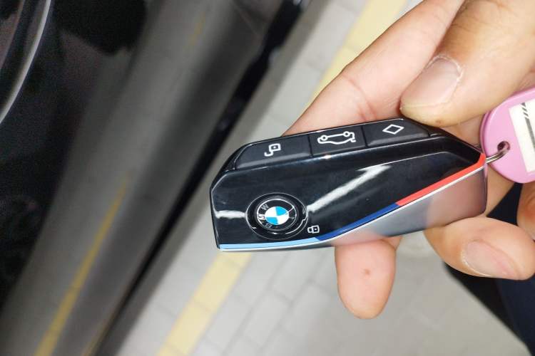 Used BMW X6 2023 xDrive40i Luxury Model with M Sport Package Vehicle Key