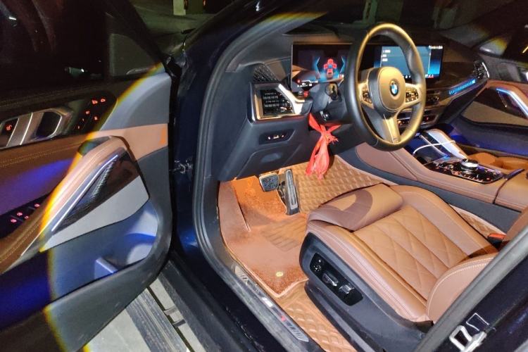 Used BMW X6 2023 xDrive40i Luxury Model with M Sport Package Driver Seat