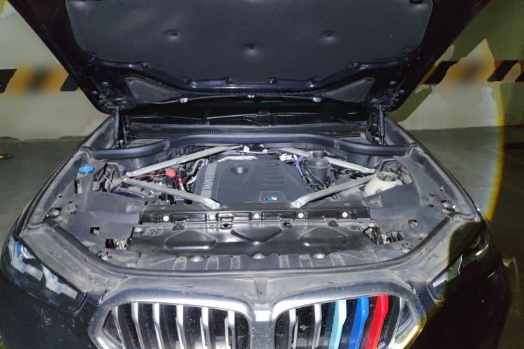 Used BMW X6 2023 xDrive40i Luxury Model with M Sport Package Engine Bay