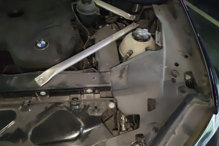 Used BMW X6 2023 xDrive30i M Sport Package Engine Bay Left