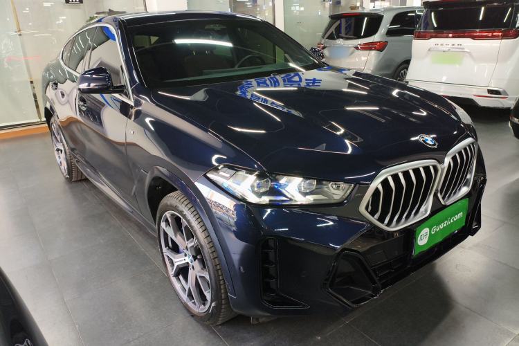 Used BMW X6 2023 xDrive40i Luxury Model with M Sport Package Front Right 45 Deg