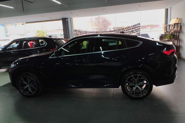 Used BMW X6 2023 xDrive40i Luxury Model with M Sport Package Left Side