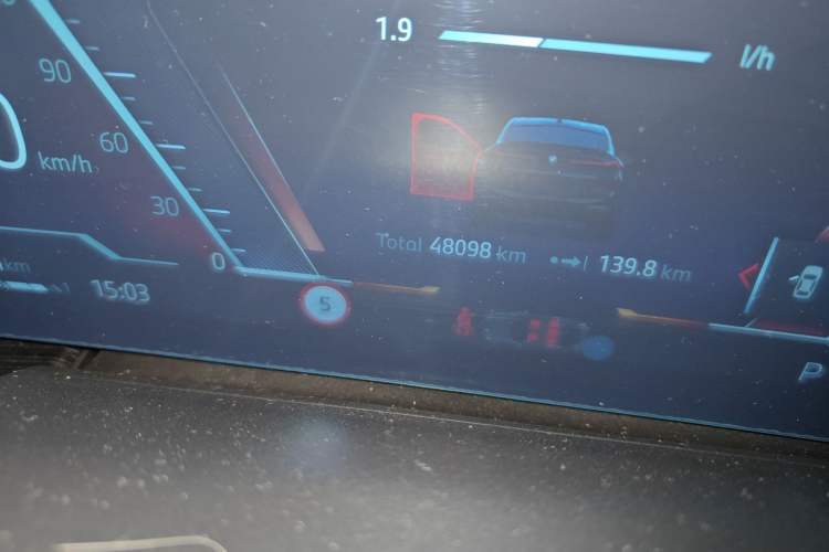 Used BMW X6 2023 xDrive30i M Sport Package Odometer Close Up