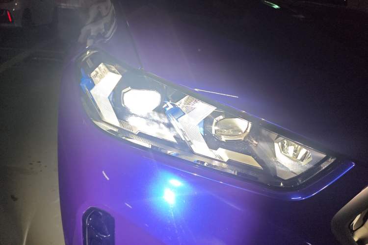 Used BMW X6 2023 xDrive40i M Sport Package Right Front Headlight