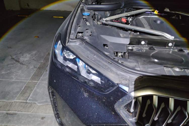 Used BMW X6 2023 xDrive40i Luxury Model with M Sport Package Right Front Headlight