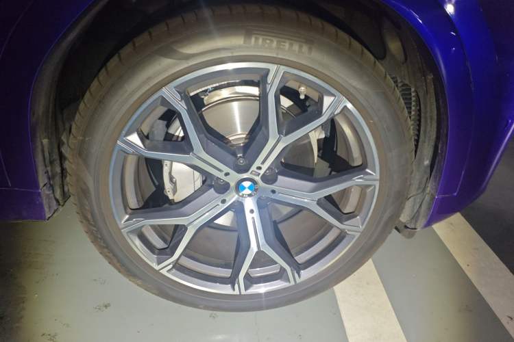 Used BMW X6 2023 xDrive40i M Sport Package Right Front Wheel Hub