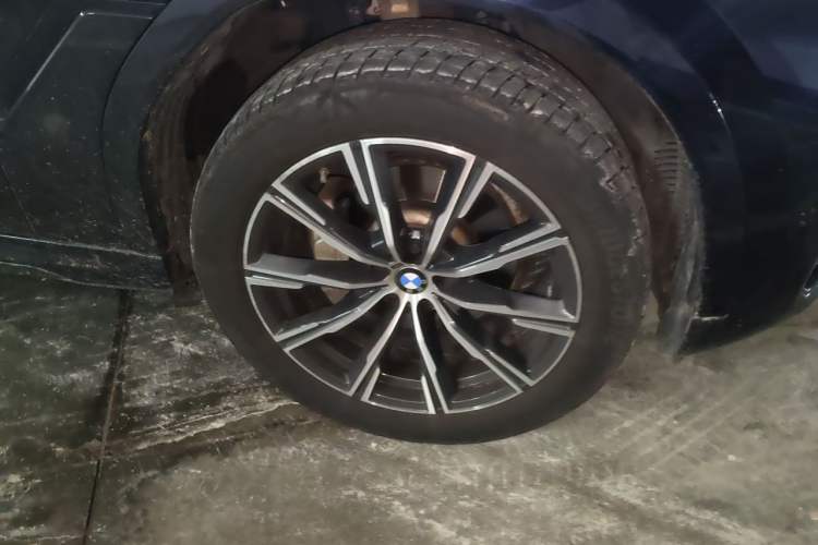 Used BMW X6 2023 xDrive30i M Sport Package Right Front Wheel Hub