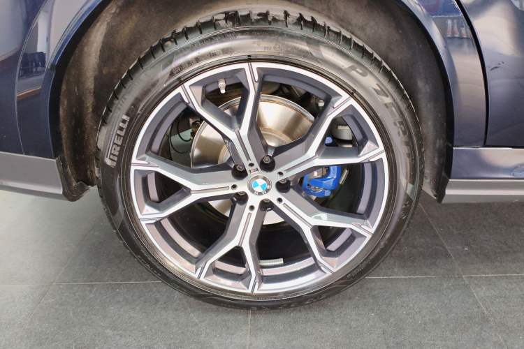 Used BMW X6 2023 xDrive40i Luxury Model with M Sport Package Right Rear Wheel Hub