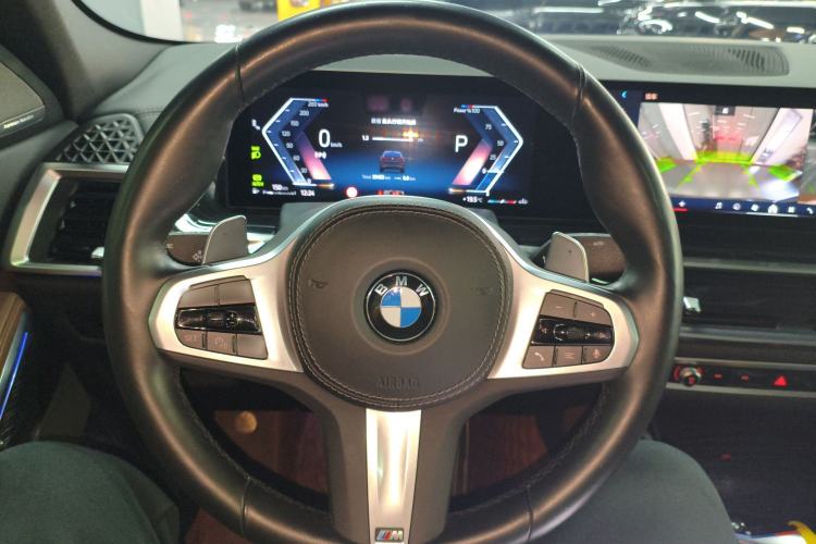 Used BMW X6 2023 xDrive40i Luxury Model with M Sport Package Steering Wheel