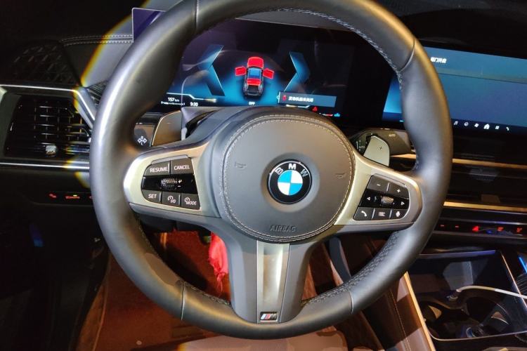 Used BMW X6 2023 xDrive40i Luxury Model with M Sport Package Steering Wheel