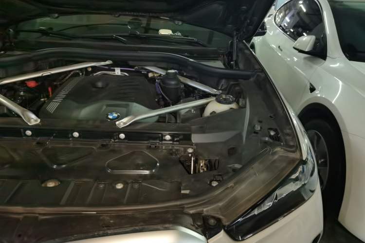 Used BMW X6 2023 xDrive40i M Sport Package Engine Bay Left