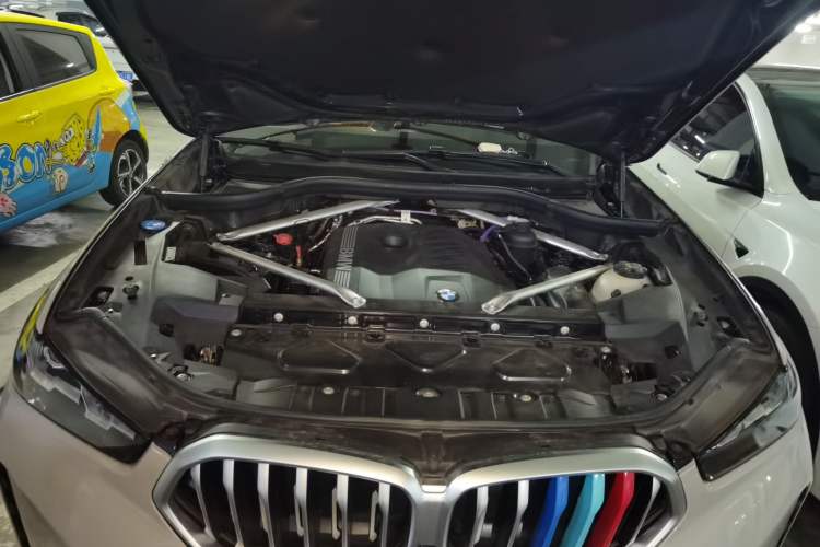 Used BMW X6 2023 xDrive40i M Sport Package Engine Bay