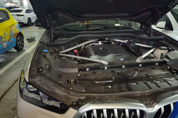 Used BMW X6 2023 xDrive40i M Sport Package Engine Bay Right