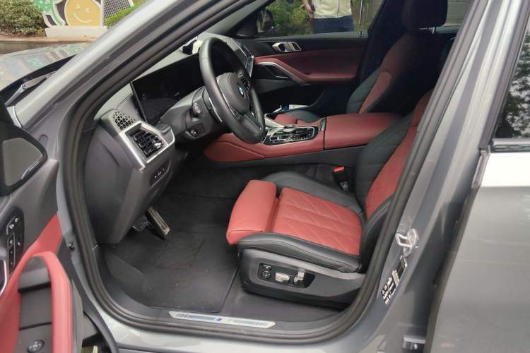 Used BMW X6 2023 xDrive40i Luxury Model with M Sport Package Driver Seat