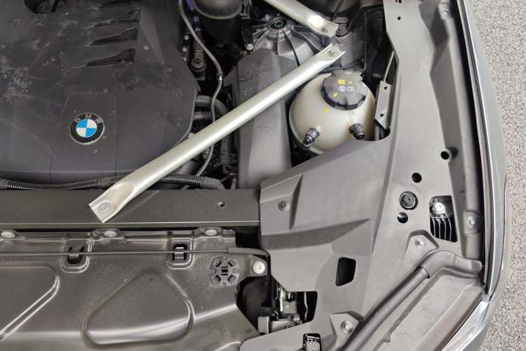 Used BMW X6 2023 xDrive40i Luxury Model with M Sport Package Engine Bay Left