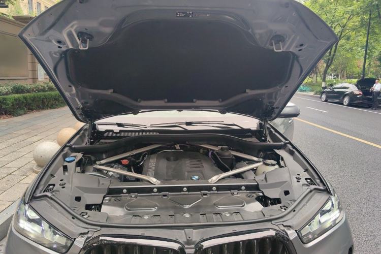 Used BMW X6 2023 xDrive40i Luxury Model with M Sport Package Engine Bay