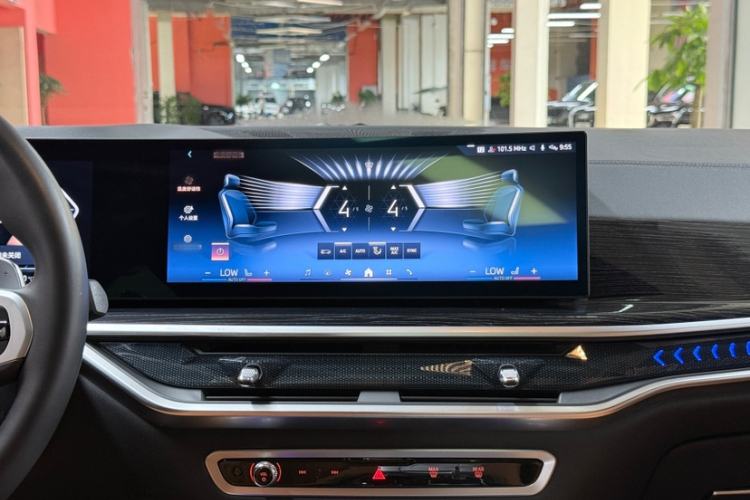 Used BMW X6 2023 xDrive30i M Sport Package Interior 5