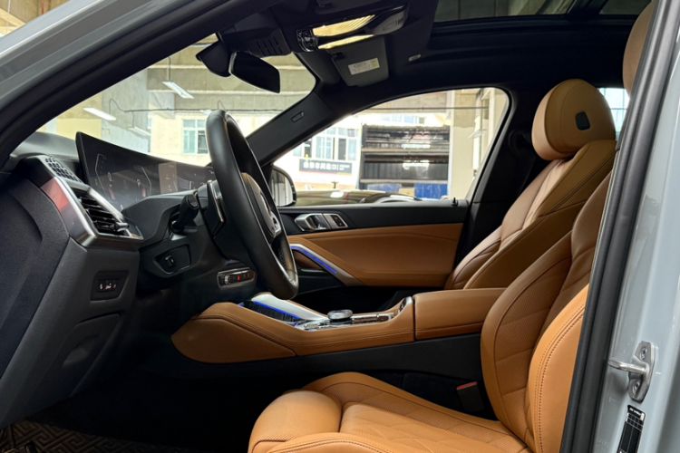 Used BMW X6 2023 xDrive30i M Sport Package Interior 7