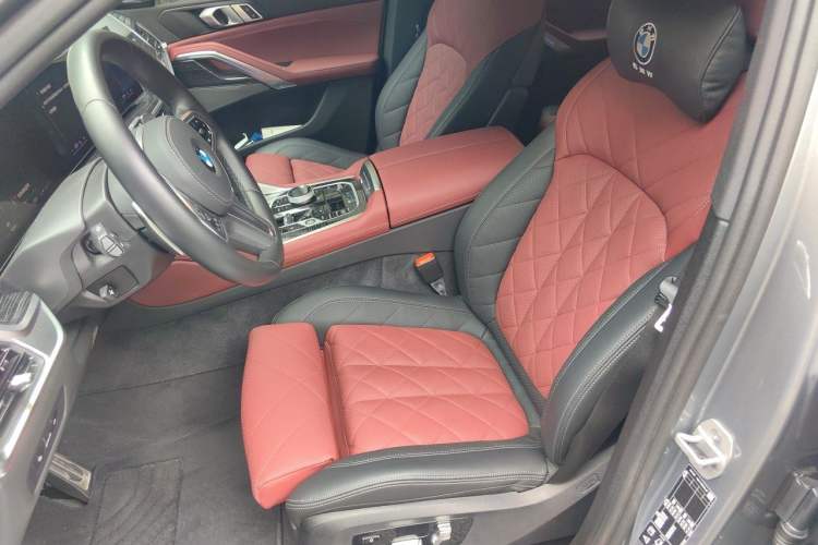 Used BMW X6 2023 xDrive40i Luxury Model with M Sport Package Left Front Seat