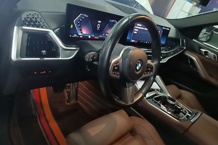 Used BMW X6 2023 xDrive30i M Sport Package Center Console