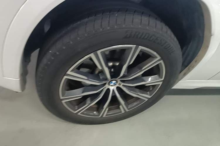 Used BMW X6 2023 xDrive30i M Sport Package Left Front Wheel Hub