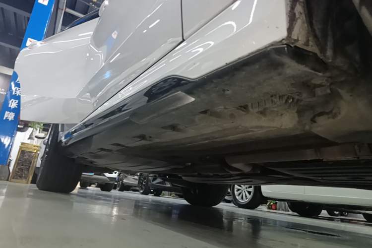 Used BMW X6 2023 xDrive30i M Sport Package Right Side Sill