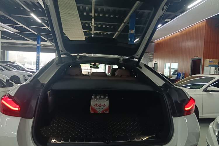 Used BMW X6 2023 xDrive30i M Sport Package Trunk