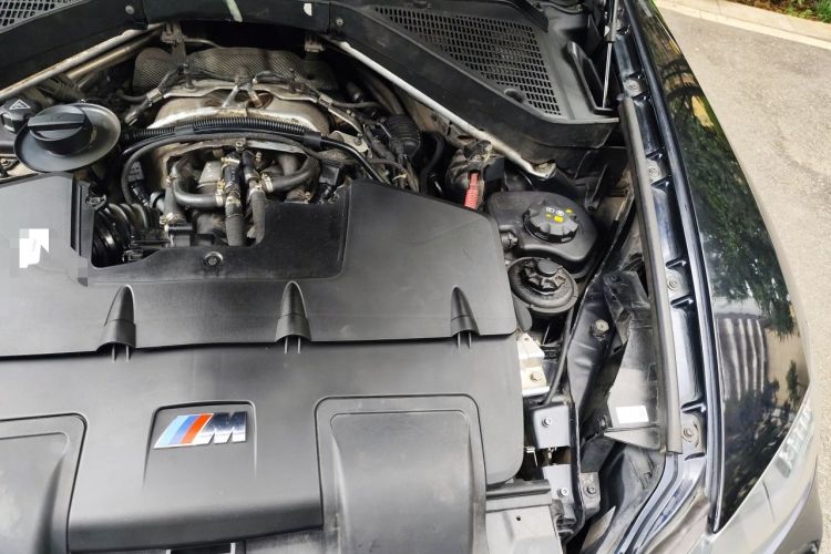 Used BMW X6 M 2010 X6 M Engine Bay Left