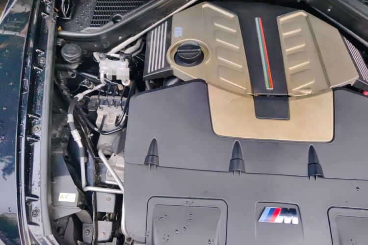 Used BMW X6 M 2010 X6 M Engine Bay Right