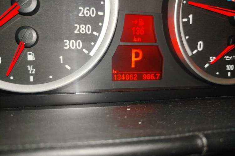 Used BMW X6 M 2010 X6 M Odometer Close Up