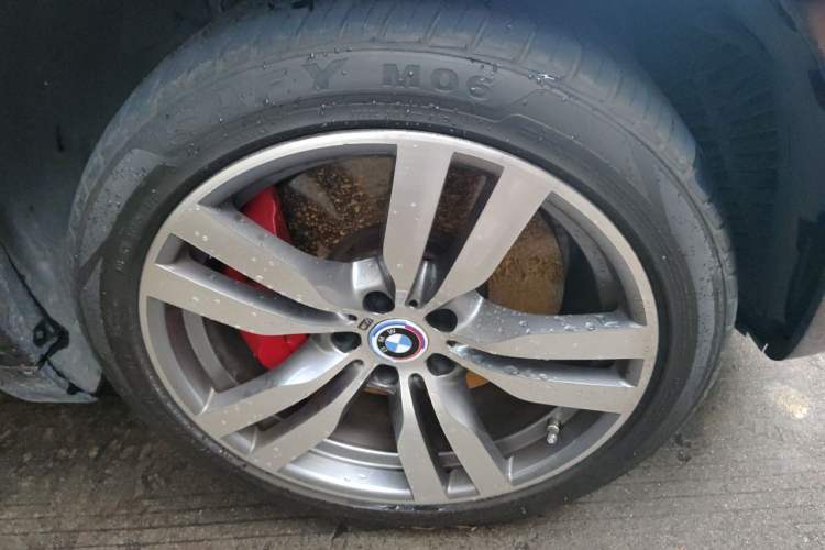 Used BMW X6 M 2010 X6 M Right Front Wheel Hub
