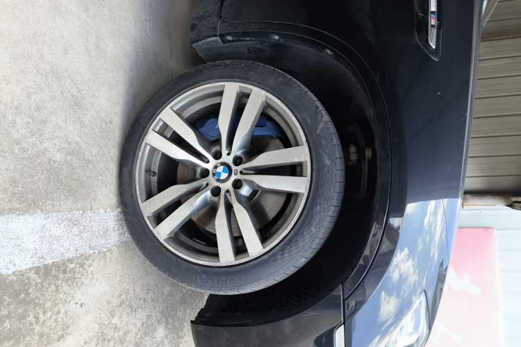 Used BMW X6 M 2010 X6 M Right Front Wheel Hub