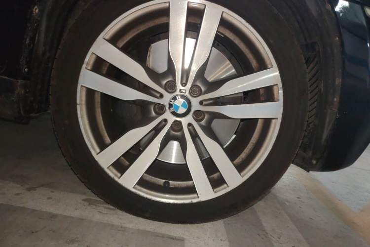 Used BMW X6 M 2010 X6 M Right Front Wheel Hub