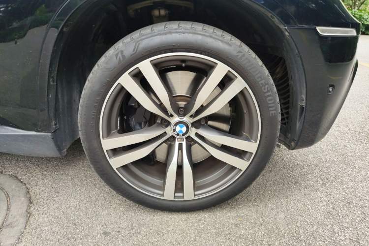 Used BMW X6 M 2010 X6 M Right Front Wheel Hub