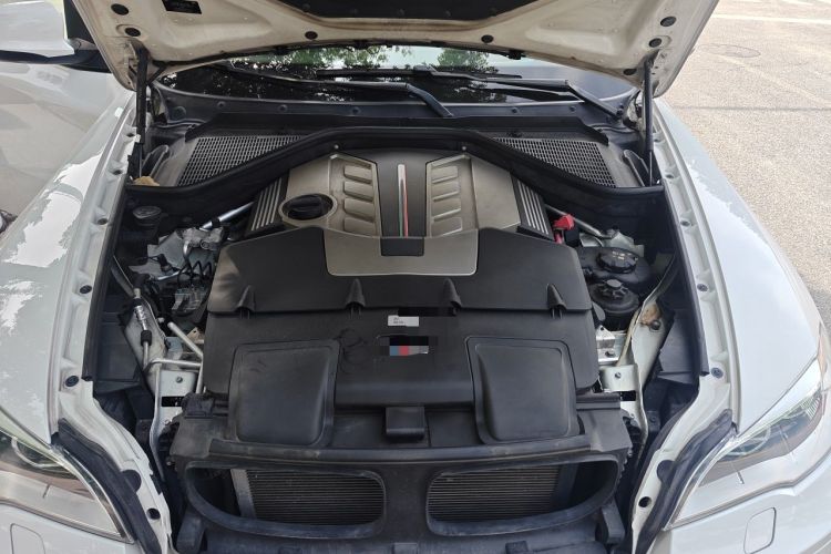 Used BMW X6 M 2013 X6 M Engine Bay