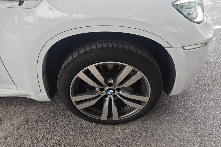 Used BMW X6 M 2013 X6 M Right Front Wheel Hub