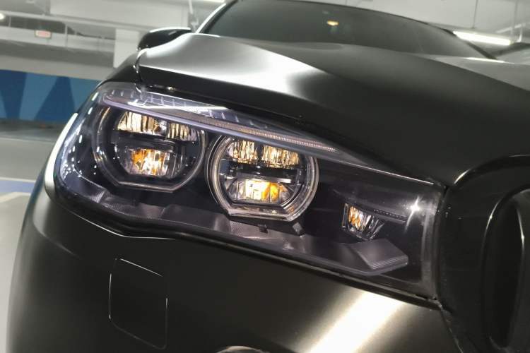 Used BMW X6 M 2015 X6 M Right Front Headlight