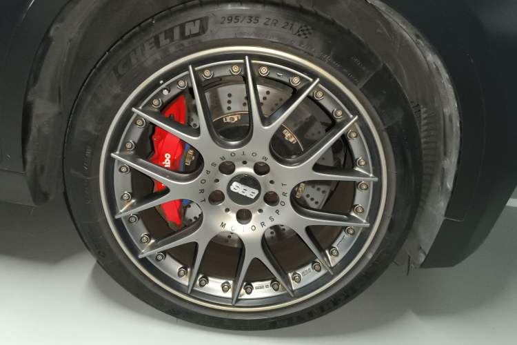 Used BMW X6 M 2015 X6 M Right Front Wheel Hub