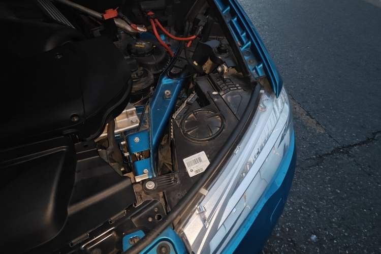 Used BMW X6 M 2015 X6 M Engine Bay Left