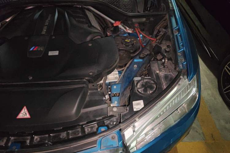 Used BMW X6 M  Engine Bay Left