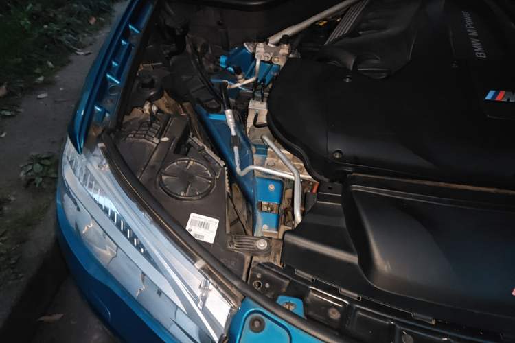 Used BMW X6 M 2015 X6 M Engine Bay Right