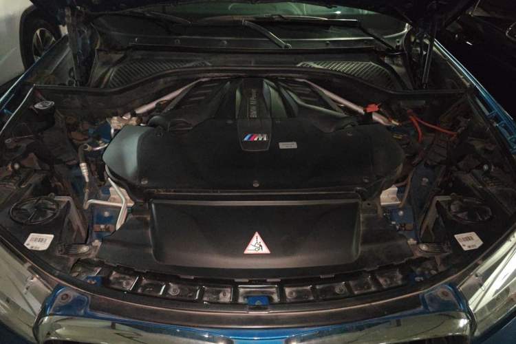 Used BMW X6 M  Engine Bay
