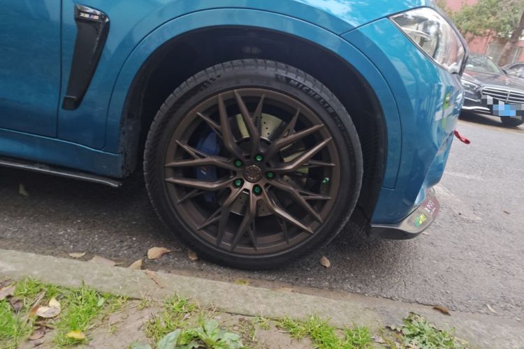 Used BMW X6 M 2015 X6 M Right Front Wheel Hub